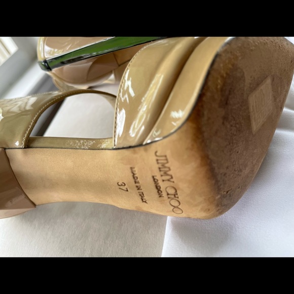 Jimmy Choo beige/tan patent pumps - Picture 3 of 11